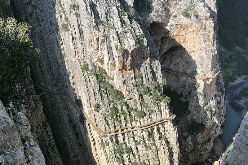 Peñón del Cristo Caves (2650 m. route)