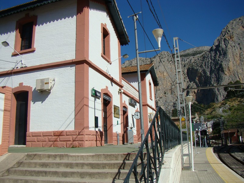 La estación/apeadero de ferrocarril de El Chorro y los túneles